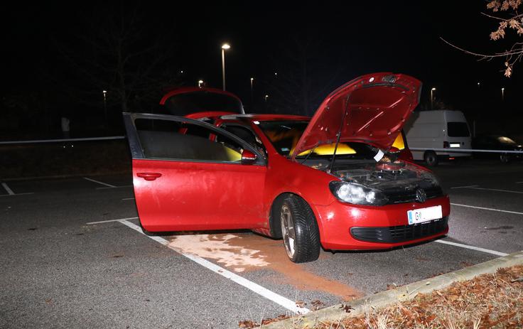 31-letni moški je na parkirišču igralnice v bližini avstrijsko-slovenske meje zažgal svoj avtomobil. | Foto: PU Maribor