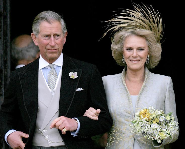 Charles na poroki ni nosil vojaške obleke, Camilla pa ni bila oblečena v belo poročno obleko. | Foto: Guliverimage