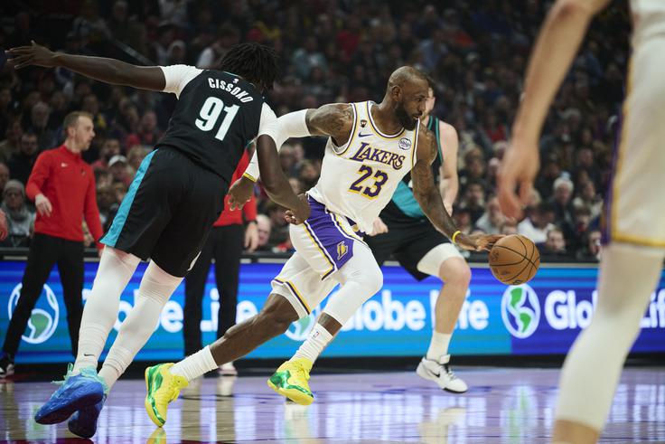 LeBron James je bil streljaj od trojnega dvojčka – dosegel je 20 točk ter zbral devet skokov in osem asistenc. | Foto: Reuters