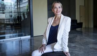 Tanja Ribič v poletni opravi pobira pridelek, z zapisom je ganila sledilce