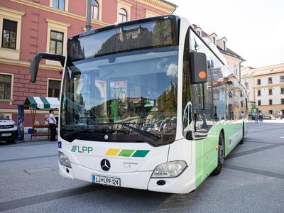 "Totalka" avtobusa LPP v Ljubljani: trčil je v mlado voznico