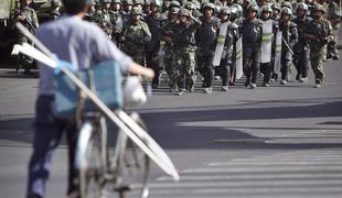 "Nekateri policisti so samo psihopati." Kitajski genocid nad Ujguri v praksi.