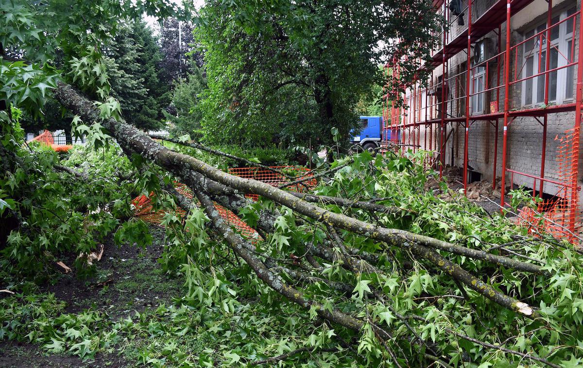 Nevihta. Hrvaška. Sisak. | Tudi s Hrvaške po ponedeljkovem neurju poročajo o gmotni škodi.  | Foto Nikola Cutuk/Pixsell