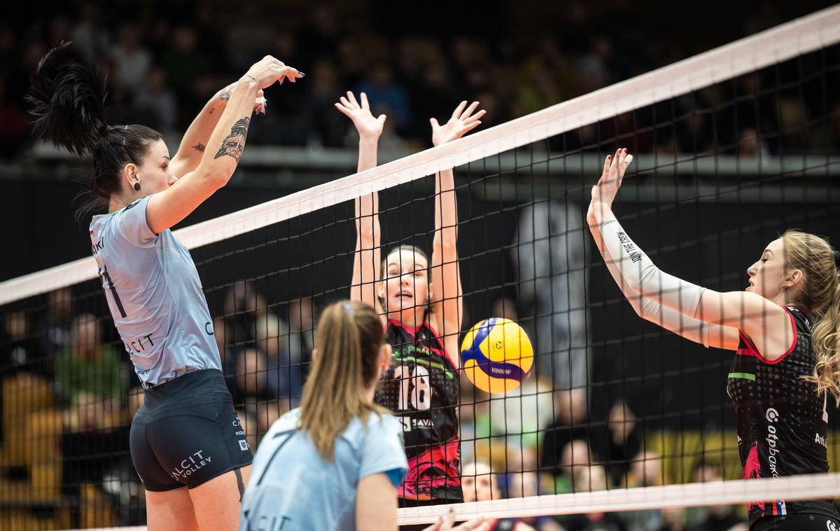 Odbojkarski pokal Slovenije, Calcit Volley - Nova KBM Branik | Kamničanke gostijo Mariborčanke. | Foto Jure Banfi