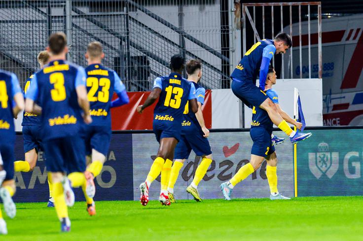 Po porazu v Celju se je zaostanek Maribora za prvim mestom povečal na 12 točk. | Foto: Aleš Fevžer