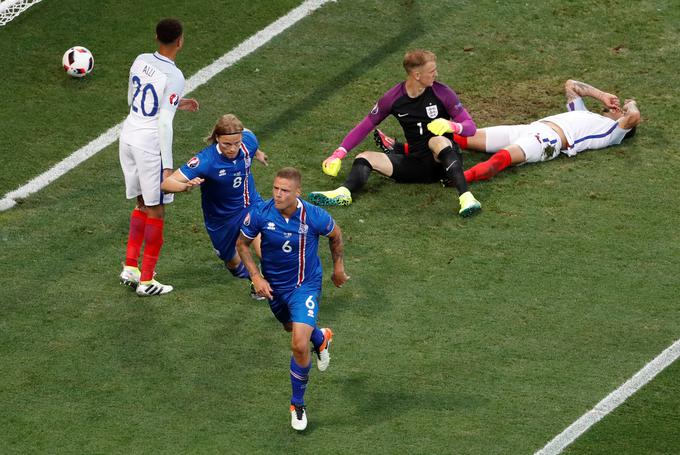 Islandija je leta 2016 na evropskem prvenstvu v osmini finala senzacionalno izločila Anglijo. | Foto: Reuters