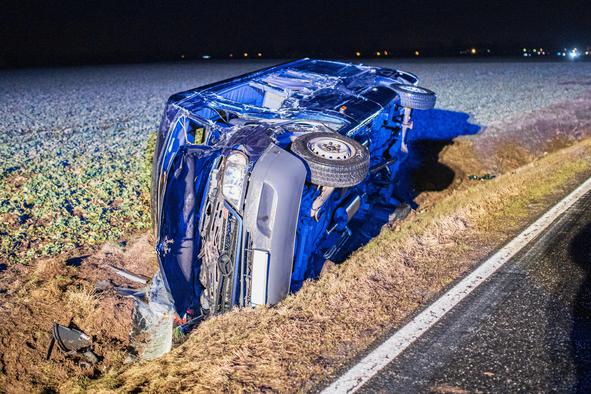 Tragična nesreča kombija z otroki: en otrok umrl, osem težje ranjenih