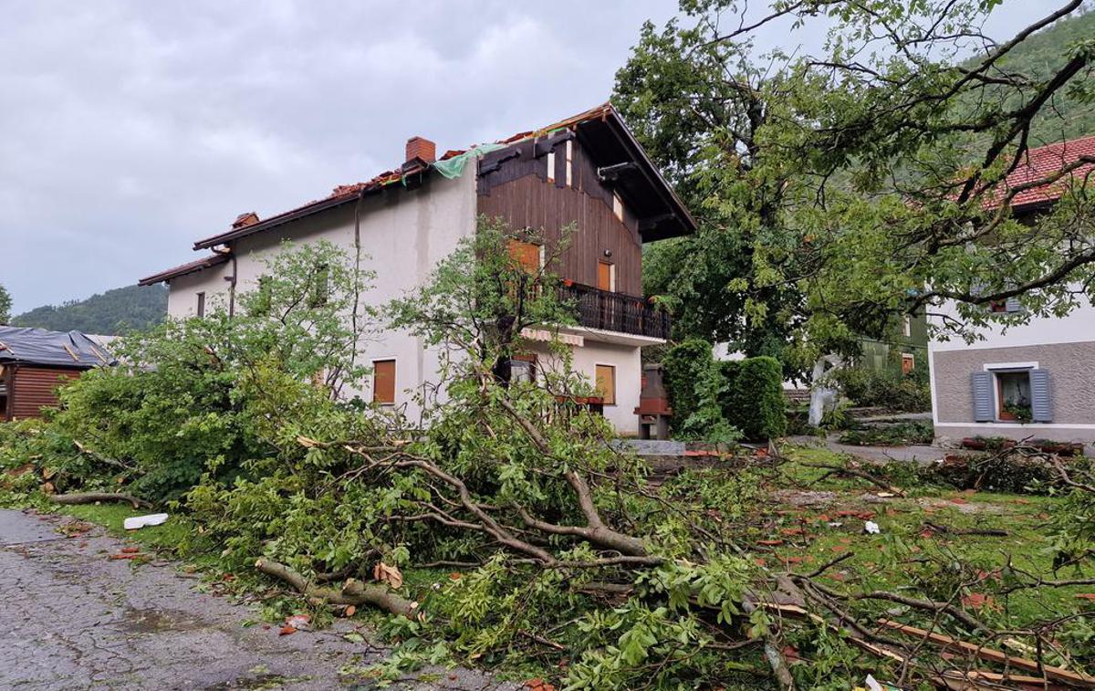 Neurje | Na območju novogoriške občine skoraj ni hiše, ki bi ostala nepoškodovana. | Foto Ministrstvo za obrambo RS, Twitter