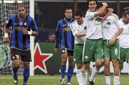 Inter klonil v Milanu, Chelsea remiziral