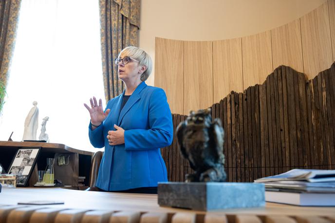 Nataša Pirc Musar, predsedničina palača | Po več predstavljenih imenih, večkratnih zaostritvah odnosa med premierjem Robertom Golobom in predsednico Pirc Musar okoli tega vprašanja ter ponovljenem razpisu naj bi se zdaj vendarle nakazovale možnosti za imenovanje novega guvernerja. | Foto STA