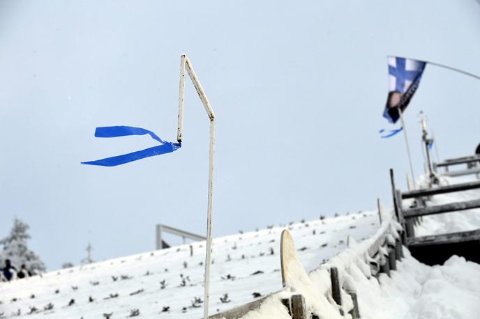 Ruka veter | Nedeljsko tekmo v Ruki je odpihnil premočan veter. | Foto Reuters