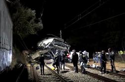 V novi železniški nesreči v Španiji en mrtev in številni poškodovani #video