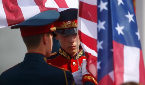 Ameriški vojaki korakajo po Rusiji. In Moskva je nemočna.