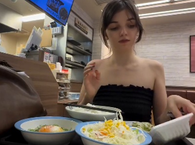 Manekenka začudena nad ceno na Japonskem: v restavraciji je za to jed plačala le pet evrov