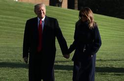 Donald in Melania kljub tožbi pornozvezde objeta in z roko v roki