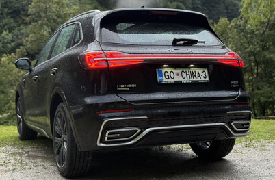 Za niti pol cene mercedesa? Prestiž po kitajsko da misliti.  #foto