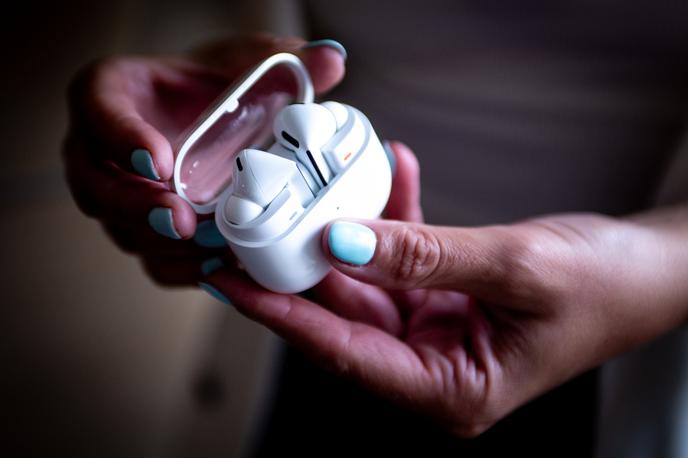 Samsung Galaxy Buds3 Pro | Posamezna slušallka Samsung Galaxy Buds3 Pro tehta 5,4 grama. | Foto Gaja Hanuna