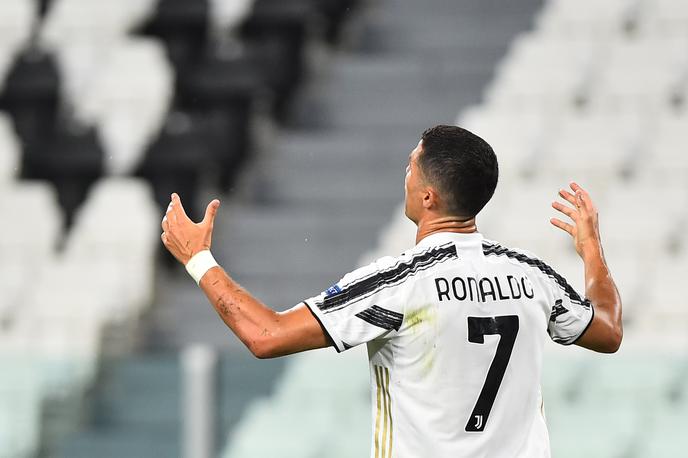 Cristiano Ronaldo | Cristiano Ronaldo bo izpustil tri tekme Juventusa. Stara dama se bo brez Portugalca morala znajti na tekmah proti Crotoneju, Veroni in kijevskemu Dinamu, kjer igra tudi slovenski nogometaš Benjamin Verbič.  | Foto Reuters