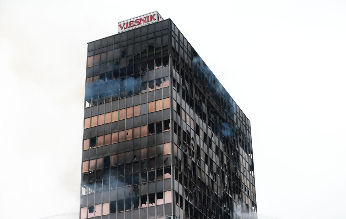 požar, Zagreb, Vjesnik, gasilci, ogenj, nebotičnik, stolpnica | Znane so nove podrobnosti požara, ki je uničil legendarni zagrebški nebotičnik Vjesnik. | Foto Hina/STA