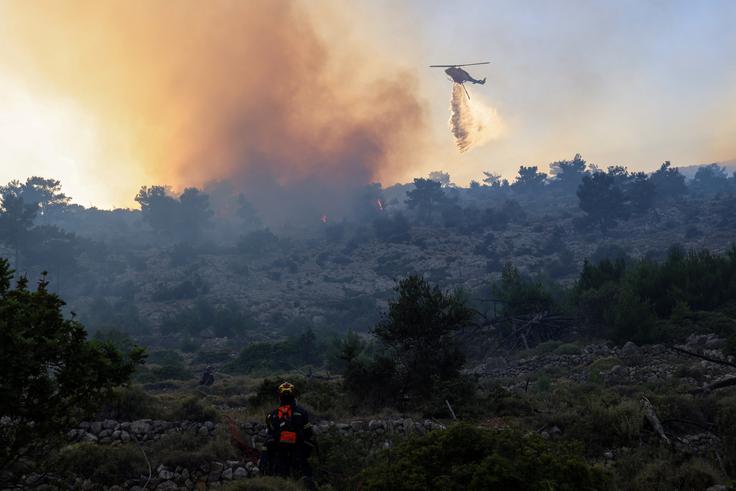 Oblasti ob tem opozarjajo, da nevarnost še ni mimo.  | Foto: Reuters