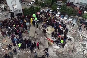 Drugi dan po potresu odkrili preživelega triletnika #video