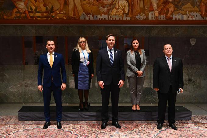 Skupinsko fotografiranje predsednika DZ Igorja Zorčiča in podpredsednika odbora DZ za zadeve EU Nika Prebila s predsedniki parlamentov Zahodnega Balkana.  | Foto: STA ,