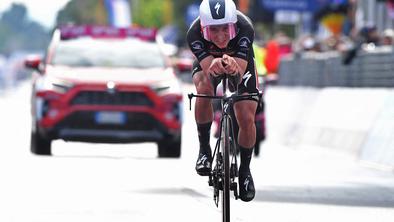 Evenepoel do etapne zmage, Tratnik napredoval med najboljšo trojico