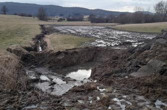 Po izlitju gnojevke v Postojni kazensko ovadili tri osebe