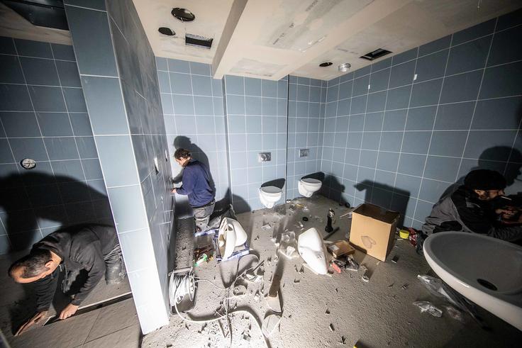 Dela v Hali Tivoli so v polnem zamahu. | Foto: Vid Ponikvar