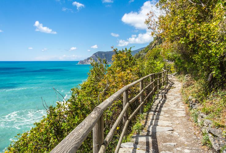 Pred zaprtjem se je po poti ljubezni sprehodilo več kot 850 tisoč obiskovalcev letno. | Foto: Shutterstock