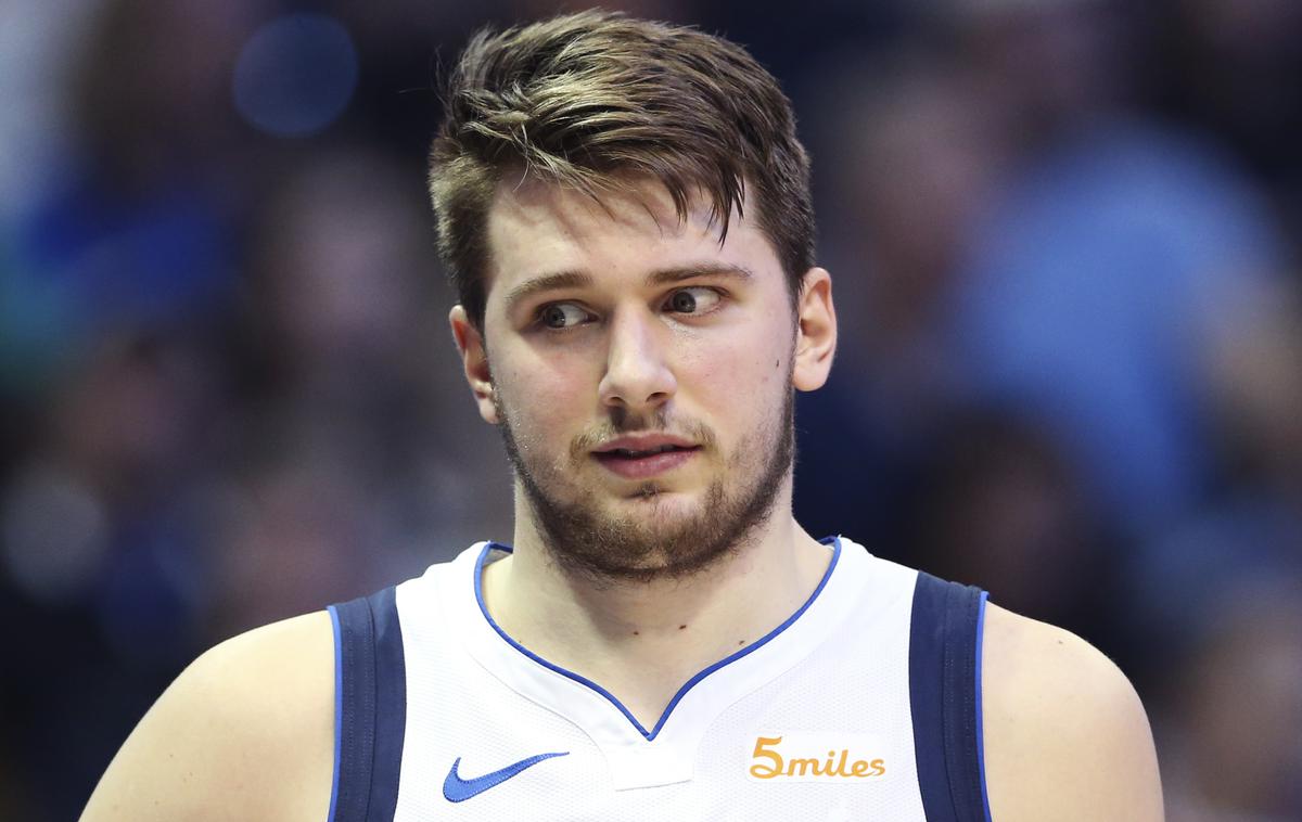 Luka Dončić | Luka Dončić se je proti Golden Statu izkazal s 26 točkami, a jih je na njegovo žalost Stephen Curry dosegel še 22 več! | Foto Reuters