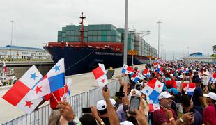 V prenovljen in razširjen Panamski prekop zaplula prva ladja #foto