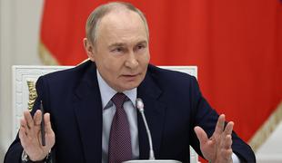 Putin obljubil nadaljevanje dialoga, a zagrozil z močnim odzivom