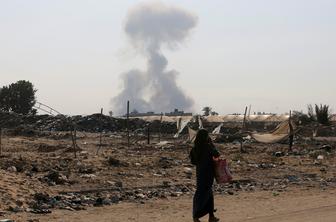 V napadih na jugu Gaze ubitih več kot sto Palestincev