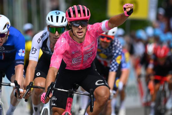 Etapna zmaga Albaneseju, Glivar deveti v Švici