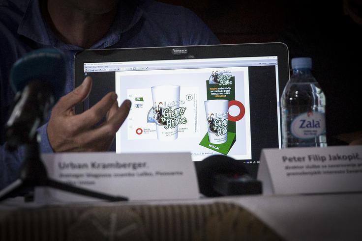Pri Pivovarni Laško Union so skupaj s Planinsko zvezo Slovenije razvili plastični pollitrski kozarec za večkratno uporabo, ki ga bodo kot donacijo podarili 44 planinskim kočam. | Foto: Ana Kovač