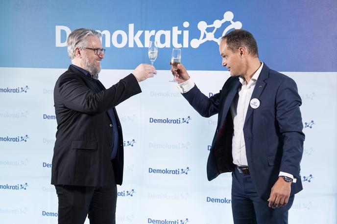 Anže Logar, Janez Demšar | Nekaj je bilo sicer tudi dvomov, je priznal Demšar. A verjame, da bodo s skupnim delom vzpostavili dovolj zaupanja, da bodo prepričali tudi tiste, ki so o tem dvomili. "Seveda pa moramo s konkretnimi zadevami pokazati, da je to prava pot, besede niso dovolj," je poudaril Demšar (na fotografiji levo). | Foto STA