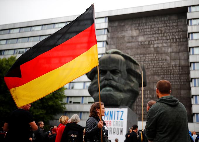 V vzhodnih deželah, ki so bile nekdaj del komunistične Vzhodne Nemčije, zelo veliko volivcev voli stranki z desnega in levega roba nemškega parlamentarizma – AfD in Levico. | Foto: Reuters