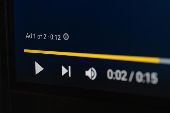 YouTube je v Sloveniji prvič dvignil ceno za vse, ki nočejo gledati oglasov