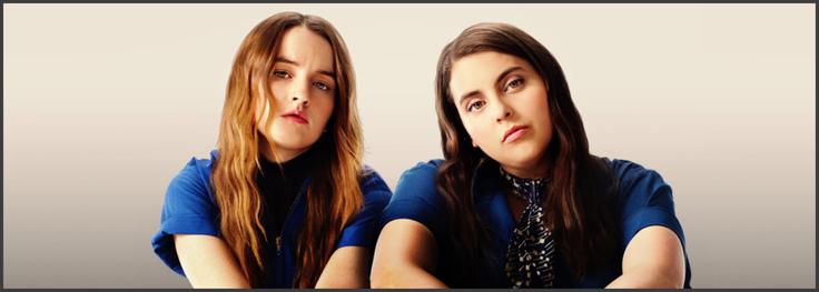 Zagnani dijakinji in najboljši prijateljici (Kaitlyn Dever in Beanie Feldstein) se pred koncem srednje šole odločita, da bosta v eni noči nadoknadili vse, kar sta v štirih letih zamudili. Celovečerni režijski prvenec igralke Olivie Wilde, dekliški odgovor na Superhudo, ni samo najbolje ocenjena komedija leta 2019, temveč celega preteklega desetletja. • V videoteki DKino.

 | Foto: 