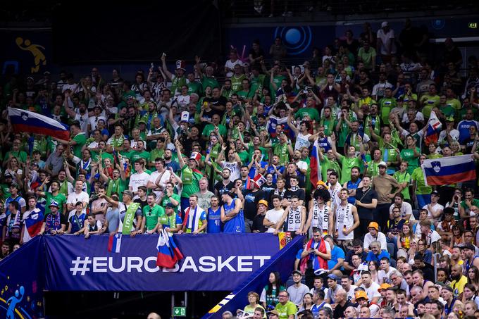 Slovenski navijači so večkrat preglasili nemške, tako kot so slovenski košarkarji nemške na parketu. | Foto: Vid Ponikvar