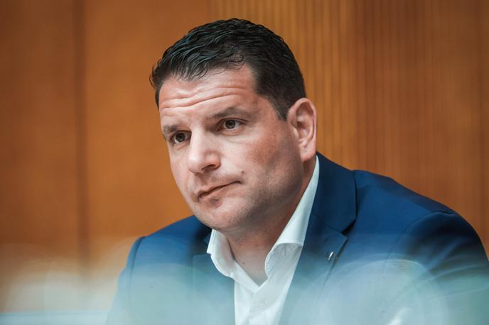 Zoran Stevanović | Predsednik državnega zbora Zoran Stevanović bo sklical izredno sejo DZ, na kateri bodo poslanci odločali o razpisu zakonodajnega referenduma. | Foto STA