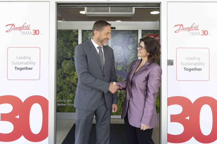 Klemen Boštjančič, minister za finance, in Saška Rihtaršič, generalna direktorica Danfoss Trate. | Foto: Danfoss Trata
