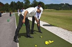 Golf in kozarec vrhunskega vina osvobajata