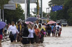 V poplavljenem Acapulcu obtičalo okoli 40 tisoč turistov