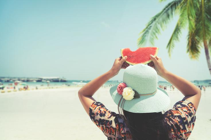 Vsak naj razmisli pri sebi: če ste recimo opazili, da vas lubenica napihne, je tik pred odhodom na plažo pač ne jejte. | Foto: Thinkstock