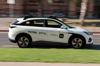 Uber v Zagrebu zagnal robotaksije, Vernov futuristični avto medtem še čaka