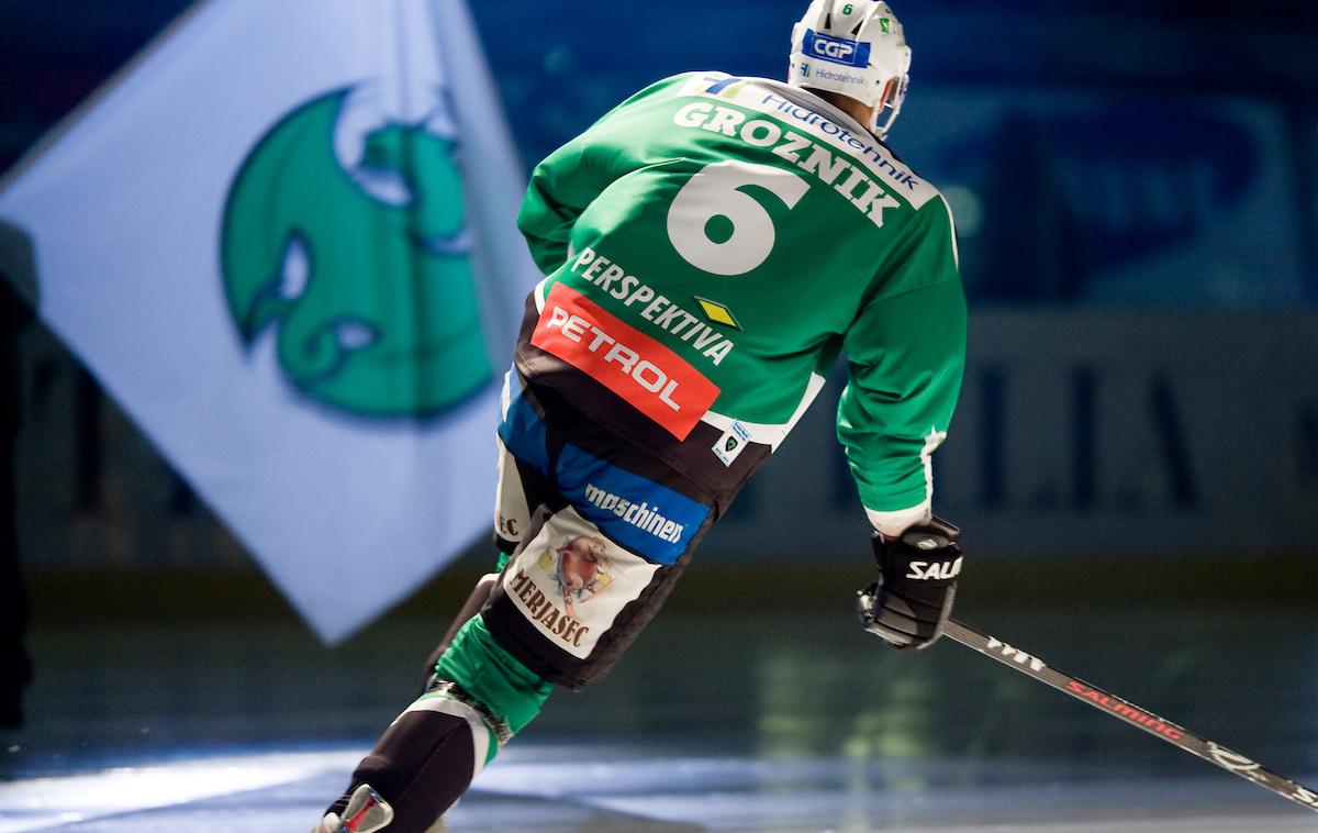 Boštjan Groznik | Boštjan Groznik je med hokejsko kariero slovel po trdih pesteh, danes je hokejsko sodnik. | Foto Matic Klanšek Velej/Sportida