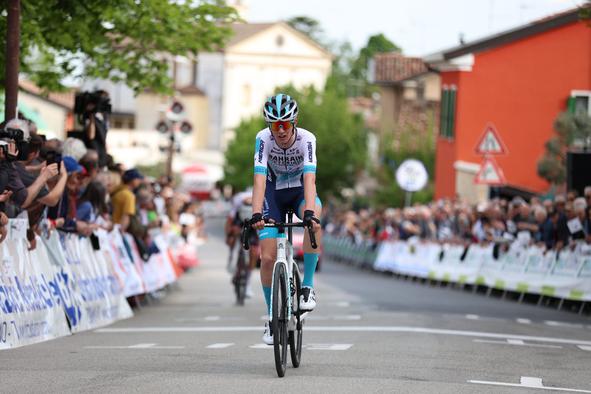 Vrhunski dosežek Jakoba Omrzela, ki je na prestižni dirki zaostal zgolj za mladinskim svetovnim prvakom #video