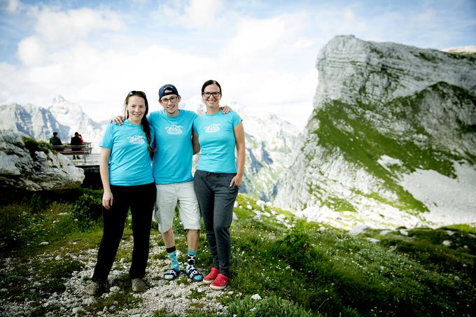 Vesna, Aljaž in Tea - del oskrbniške ekipe, ki tudi letos skrbi, da je na 2.071 metrov vse tako, kot mora biti. | Foto: Ana Kovač